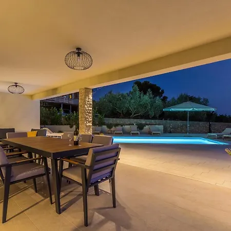 House Luna Villa *