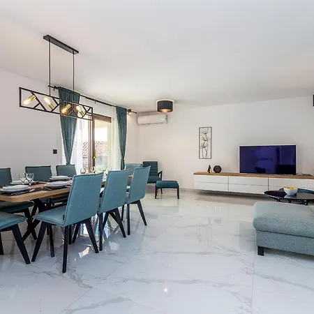House Luna Villa *