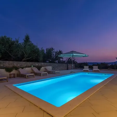 House Luna Villa