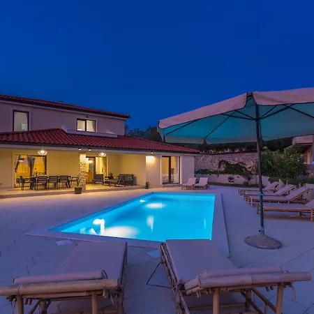House Luna Villa *