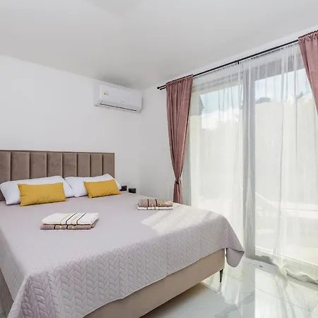 House Luna Villa *
